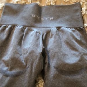 Nvgtn with contour. In perfect shape.